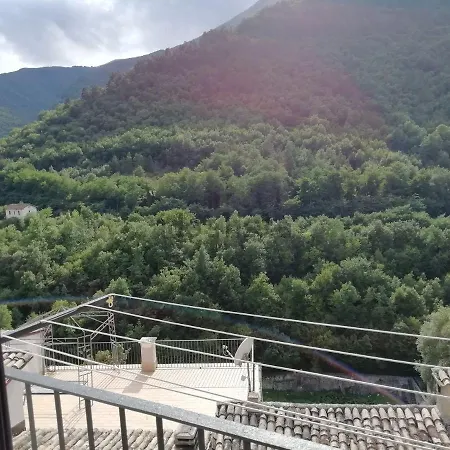 Casa Nel Borgo Nella Natura