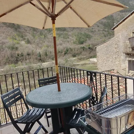 Casa Nel Borgo Nella Natura