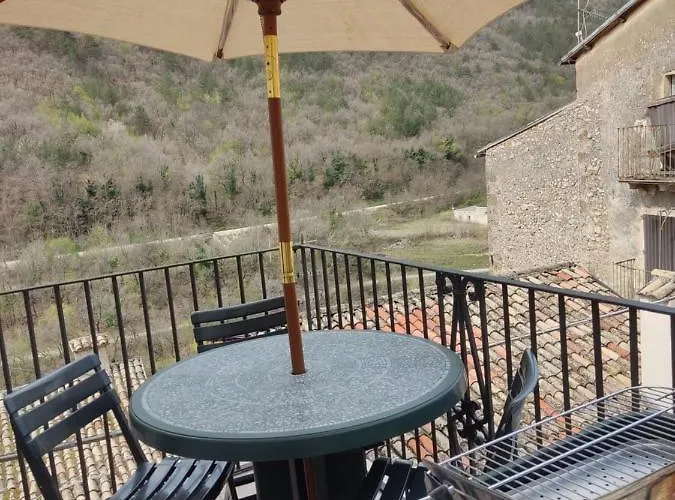 Casa Nel Borgo Nella Natura